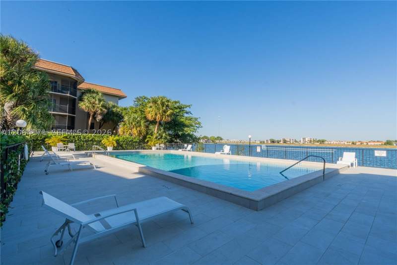 2 bedroom Condominium at 491 Ives Dairy Rd 202-5, Summertree Vilg Calif Cl, Miami — photo 3