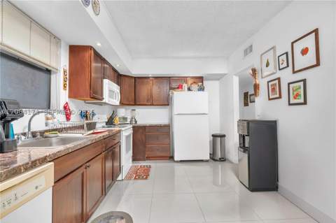491 Ives Dairy Rd 202-5, Miami FL - photo 6 of 20