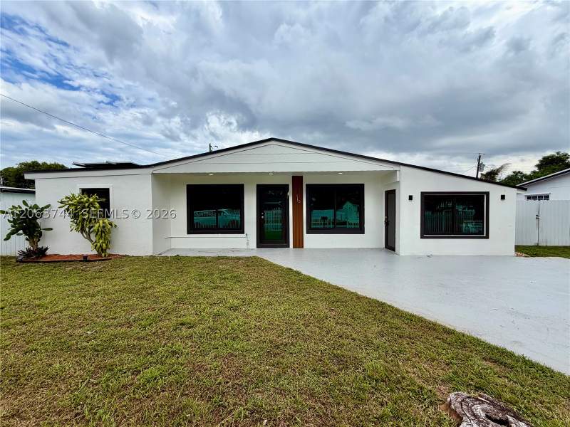5 bedroom SingleFamilyResidence at 2310 NW 208th St, LAKE LUCERNE SEC 1, Miami Gardens — photo 1