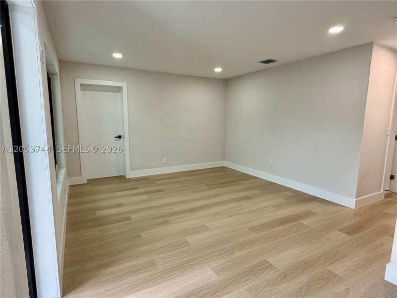 5 bedroom SingleFamilyResidence at 2310 NW 208th St, LAKE LUCERNE SEC 1, Miami Gardens — photo 4