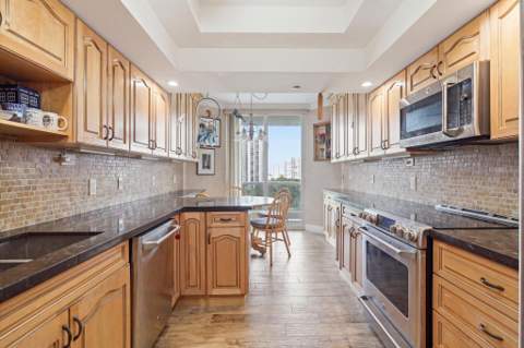 7000 W Island Boulevard 907, Aventura FL - photo 11 of 57