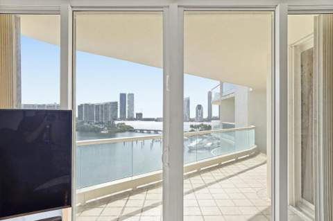 7000 W Island Boulevard 907, Aventura FL - photo 17 of 57