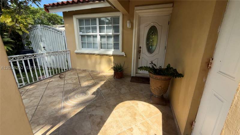 4 bedroom SingleFamilyResidence at 1542 SW 138th Ct, Coral West Heights 2nd Ad, Miami — photo 2