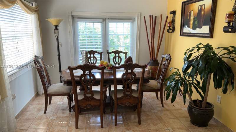 4 bedroom SingleFamilyResidence at 1542 SW 138th Ct, Coral West Heights 2nd Ad, Miami — photo 4