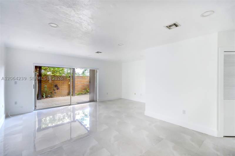 3 bedroom Townhouse at 12909 SW 61st Ter, Sunset Harbour Sec Vi, Miami — photo 2