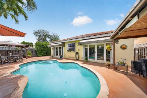 16437 SW 76th Ter, Miami FL - photo 17 of 57