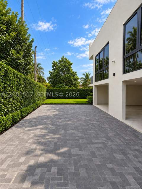 10850 N Bayshore Dr, Miami FL - photo 15 of 19