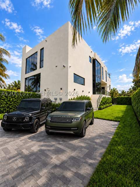 10850 N Bayshore Dr, Miami FL - photo 17 of 19