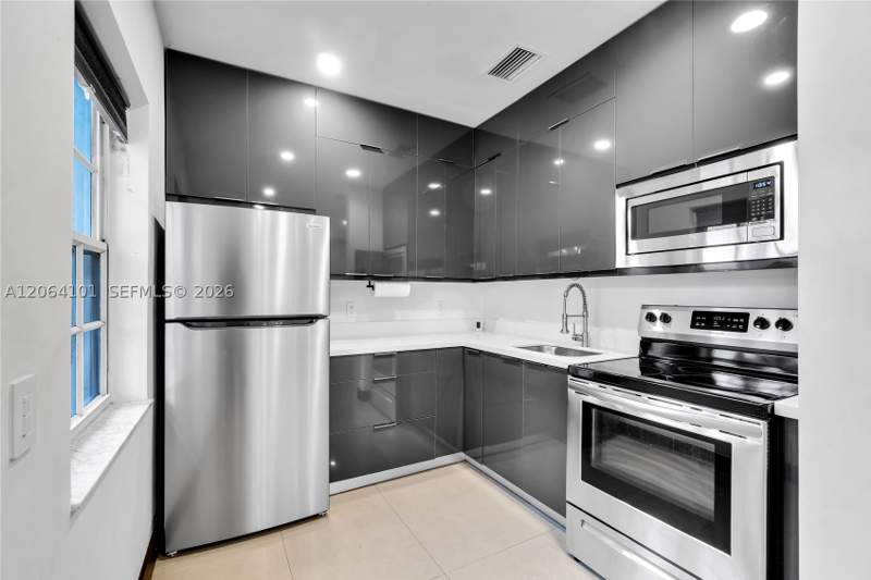 2 bedroom Condominium at 8335 E Crespi Blvd 4, Oasis On The Beach Condo, Miami Beach — photo 5