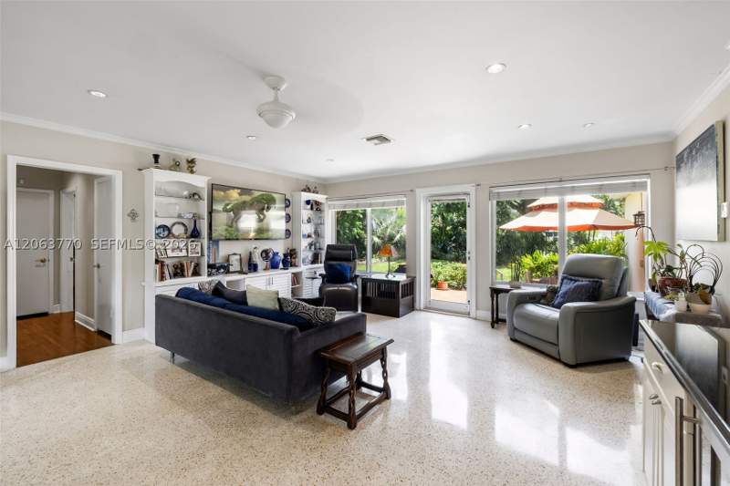 2 bedroom SingleFamilyResidence at 14 NW 109th St, Dunnings Miami Shores Ext, Miami Shores — photo 3