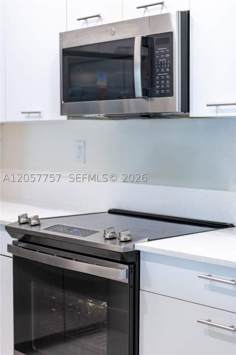 4623 NW 83rd Pkwy, Doral FL - photo 10 of 49