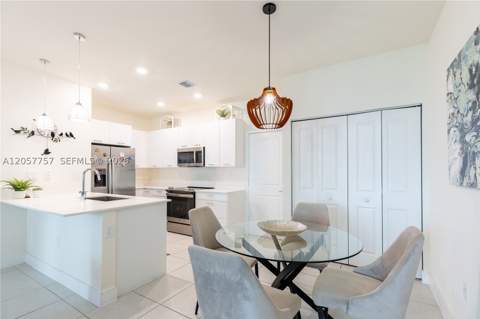 4623 NW 83rd Pkwy, Doral FL - photo 6 of 49