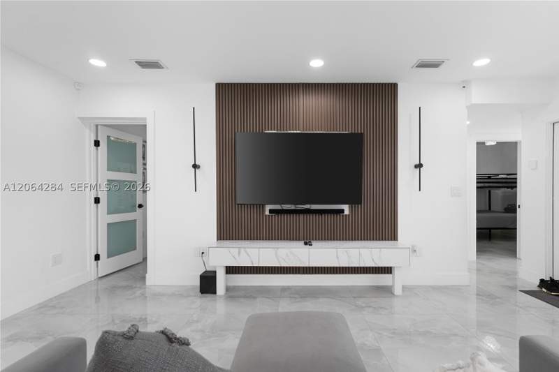 3 bedroom SingleFamilyResidence at 315 NW 106th St, W Miami Shores Sec B, Miami — photo 2
