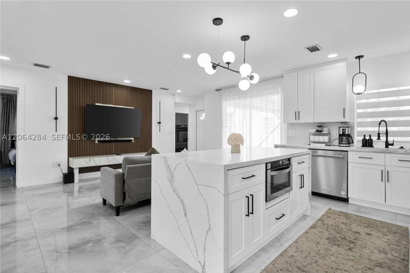 3 bedroom SingleFamilyResidence at 315 NW 106th St, W Miami Shores Sec B, Miami — photo 4