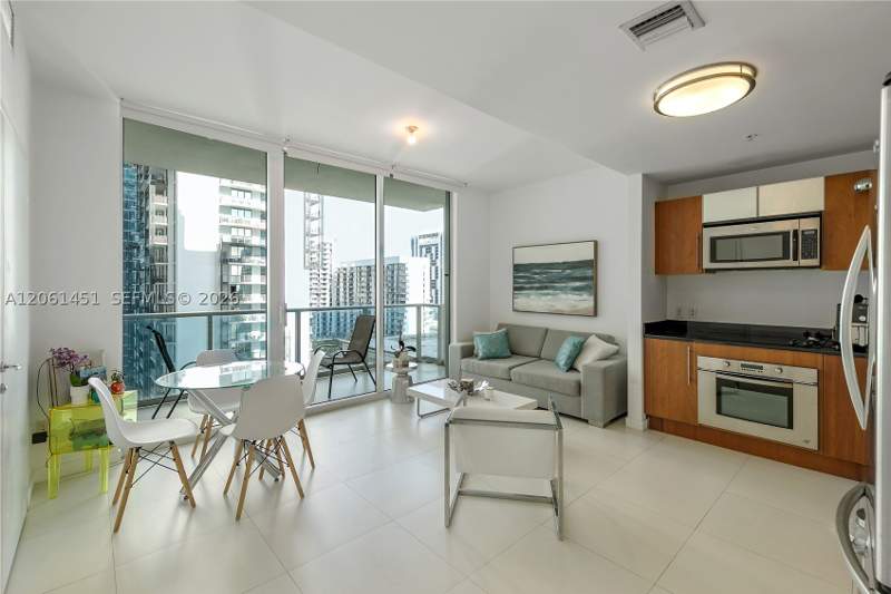 1 bedroom Condominium at 300 S Biscayne Blvd T-2309, Met 1 Condo, Miami — photo 3