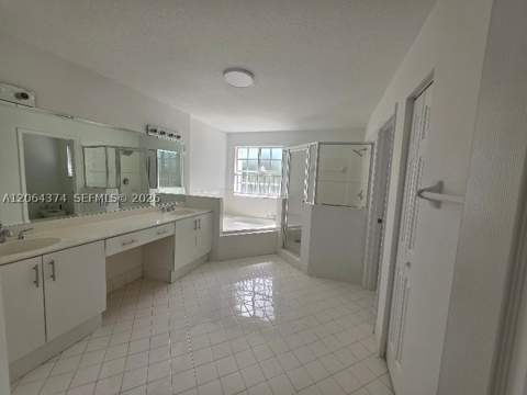 11525 NW 71st St, Doral FL - photo 19 of 27