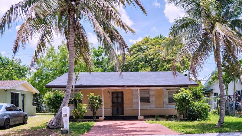 4 bedroom SingleFamilyResidence at 10360 SW 172nd St, Dixie Heights Garden, Miami — photo 2