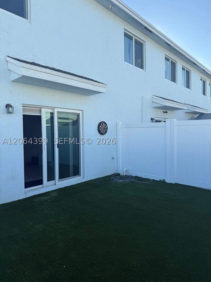 3 bedroom Townhouse at 1020 NW 5th Ter, Costa Blanca Villas, Florida City — photo 2