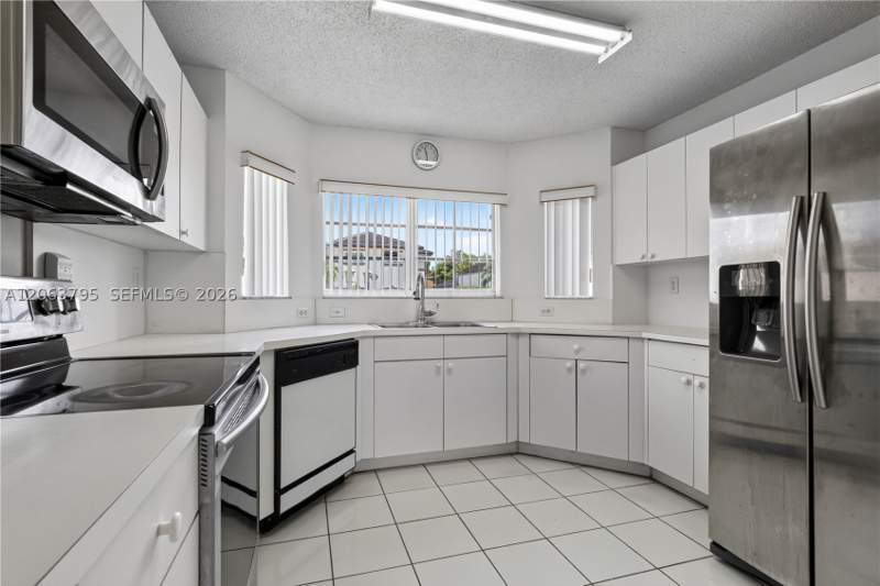 4 bedroom SingleFamilyResidence at 14156 SW 163rd Ter, Laguna Ponds Sec 2, Miami — photo 4