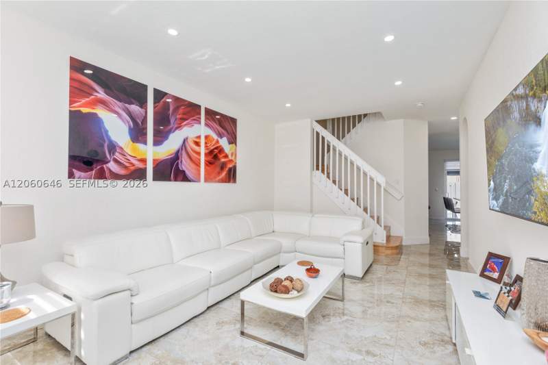 4 bedroom Townhouse at 5622 NW 112th Ct, Doral Northeast Townhomes, Doral — photo 4