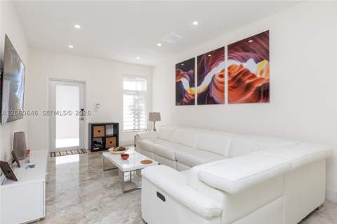 5622 NW 112th Ct, Doral FL - photo 7 of 46