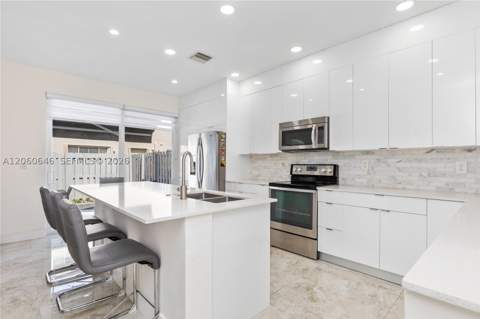 5622 NW 112th Ct, Doral FL - photo 9 of 46
