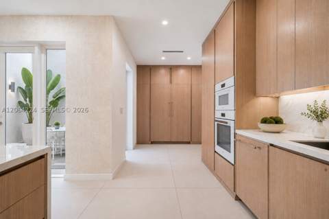 6203 Laguna Path N, Miami Beach FL - photo 11 of 45