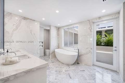 6203 Laguna Path N, Miami Beach FL - photo 20 of 45