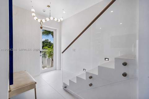 6203 Laguna Path N, Miami Beach FL - photo 6 of 45