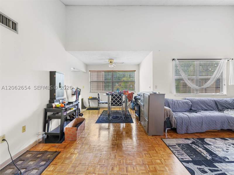 3 bedroom Condominium at 291 W Park Dr 9-201, Indian Summer Vilg Condo, Miami — photo 4