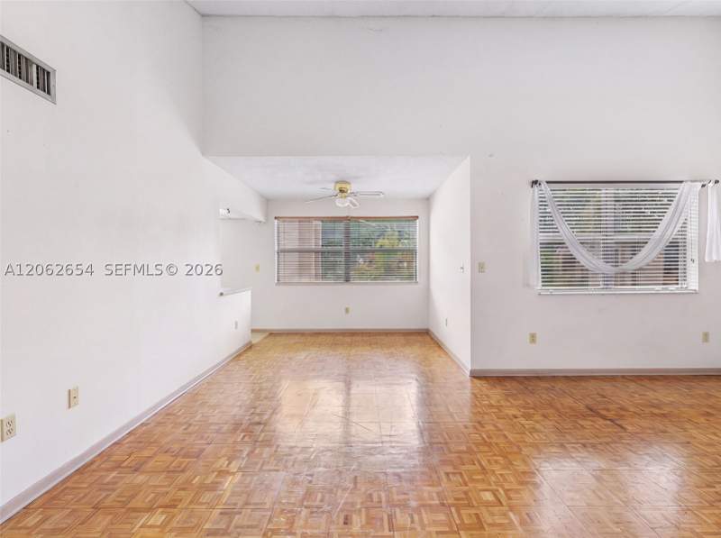3 bedroom Condominium at 291 W Park Dr 9-201, Indian Summer Vilg Condo, Miami — photo 5