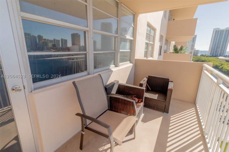 1 bedroom Condominium at 250 174th St 1201, Winston Towers 100 Condo, Sunny Isles Beach — photo 4