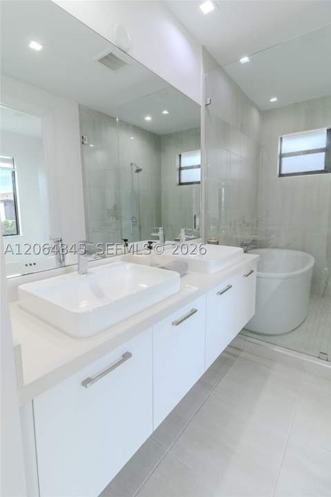 4311 NW 82nd Ave, Doral FL - photo 17 of 31