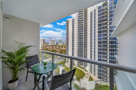 19201 N Collins Ave 1117, Sunny Isles Beach FL - photo 11 of 22