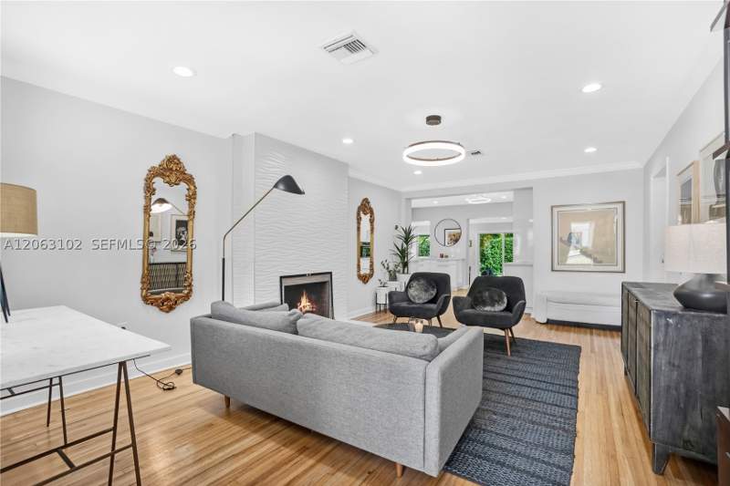 4 bedroom SingleFamilyResidence at 507 Sevilla Ave, Coral Gables Biltmore Sec, Coral Gables — photo 2
