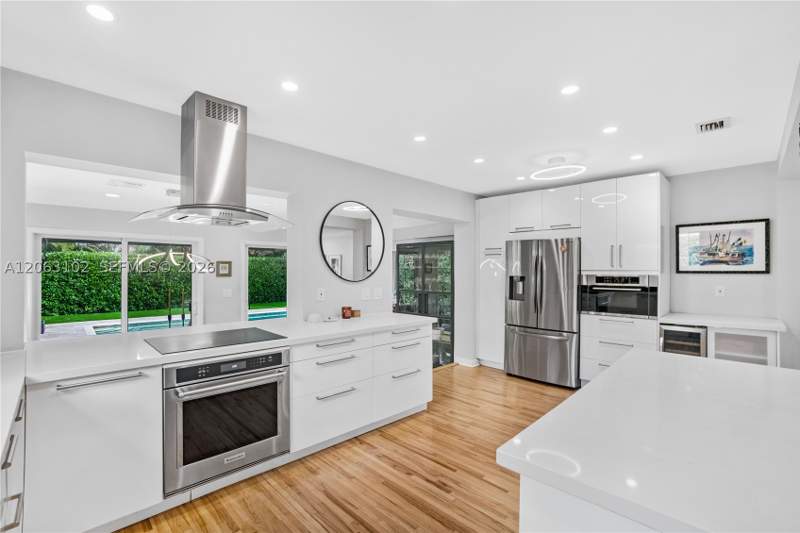4 bedroom SingleFamilyResidence at 507 Sevilla Ave, Coral Gables Biltmore Sec, Coral Gables — photo 4