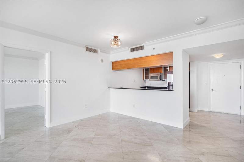 2 bedroom Condominium at 1800 N Bayshore Dr 2410, 1800 Club Condo, Miami — photo 5