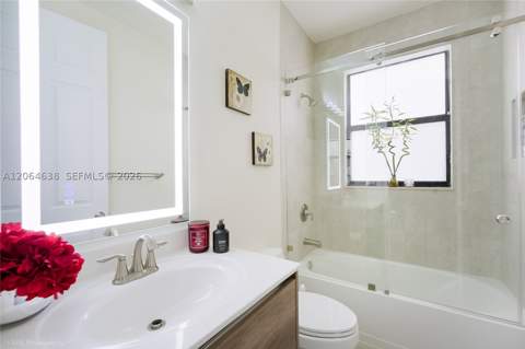 8723 NW 102nd Pl, Doral FL - photo 12 of 26
