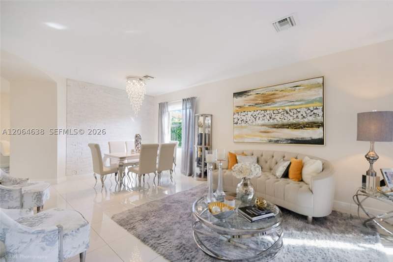 4 bedroom SingleFamilyResidence at 8723 NW 102nd Pl, Grand Bay North, Doral — photo 4