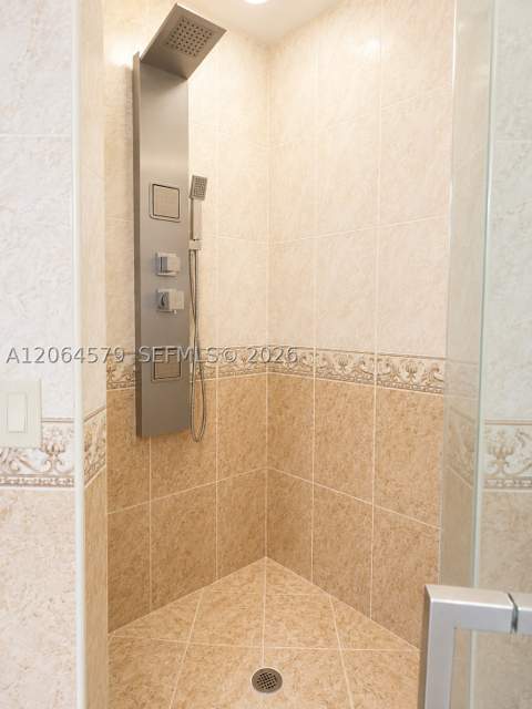 18758 NW 78th Pl, Hialeah FL - photo 13 of 33