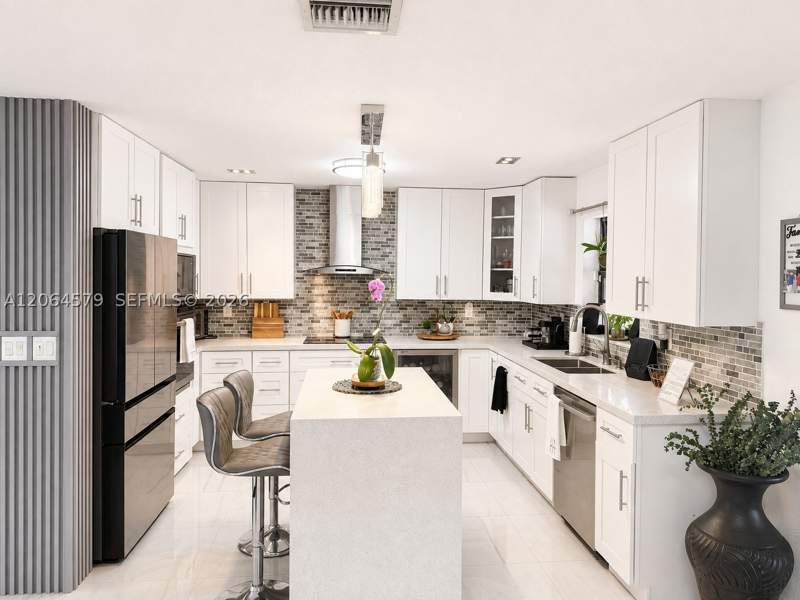 5 bedroom SingleFamilyResidence at 18758 NW 78th Pl, West Esplanade, Hialeah — photo 4
