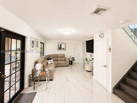 18758 NW 78th Pl, Hialeah FL - photo 6 of 33
