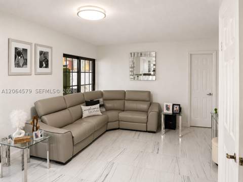 18758 NW 78th Pl, Hialeah FL - photo 7 of 33