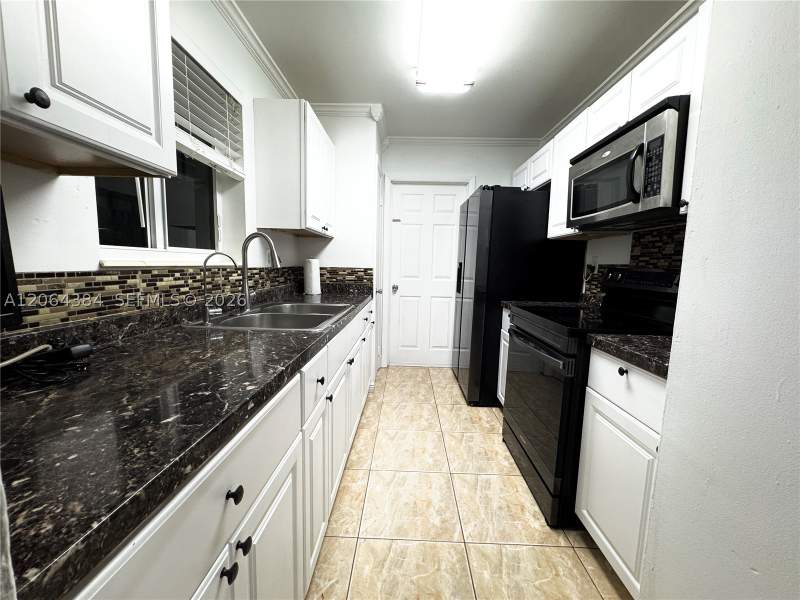 4 bedroom SingleFamilyResidence at 2950 NW 210th Ter, Liberty Homes Estates Sec, Miami Gardens — photo 4