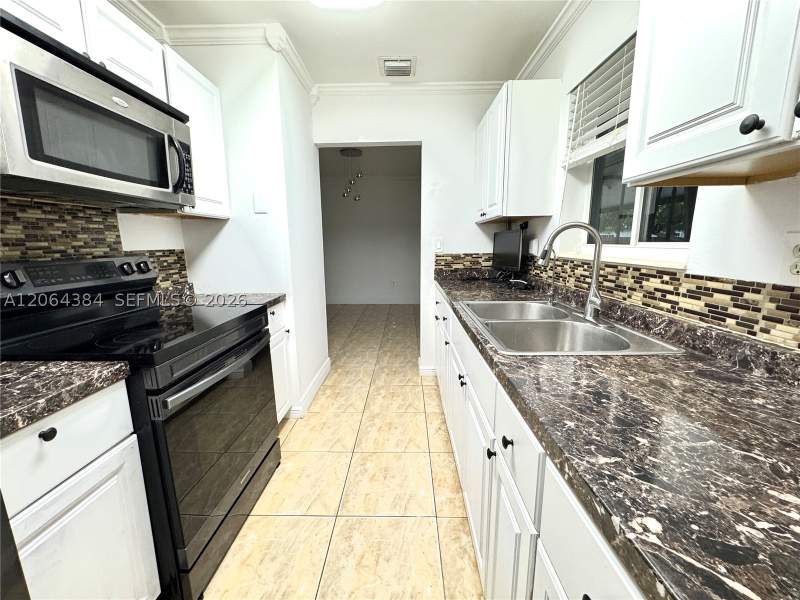 4 bedroom SingleFamilyResidence at 2950 NW 210th Ter, Liberty Homes Estates Sec, Miami Gardens — photo 5