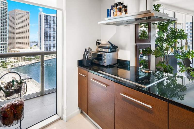 2 bedroom Condominium at 495 Brickell Ave 1802, Icon Brickell No Two, Miami — photo 2