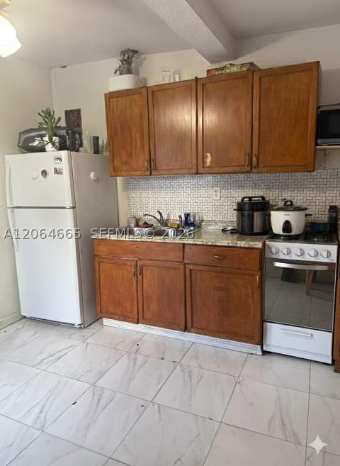 2118 NW 86th St, Miami FL - photo 6 of 11