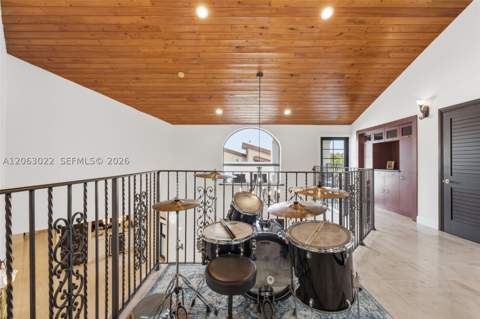 8215 Grand Canal Dr, Miami FL - photo 15 of 40