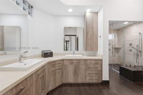 8215 Grand Canal Dr, Miami FL - photo 19 of 40