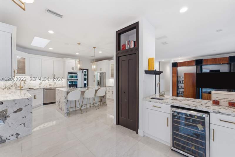 4 bedroom SingleFamilyResidence at 8215 Grand Canal Dr, Flagler Waterway Estates, Miami — photo 5